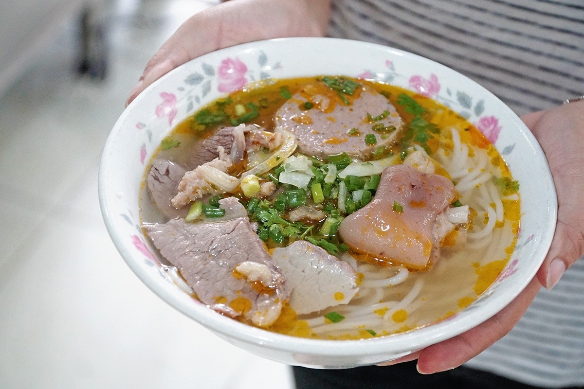Located in the city center, it offers affordable prices without compromising food quality, making it popular with both locals and tourists 